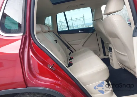 2010 Volkswagen Tiguan Wolfsburg Edition z USA, uszkodzony, nr VIN WVGBV9AX8AW003202